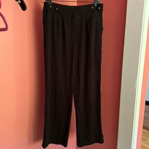 Mike Gonzalez black pants. Size M